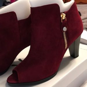 Isaac Mizrahi mulberry 6 1/2 wide bootie